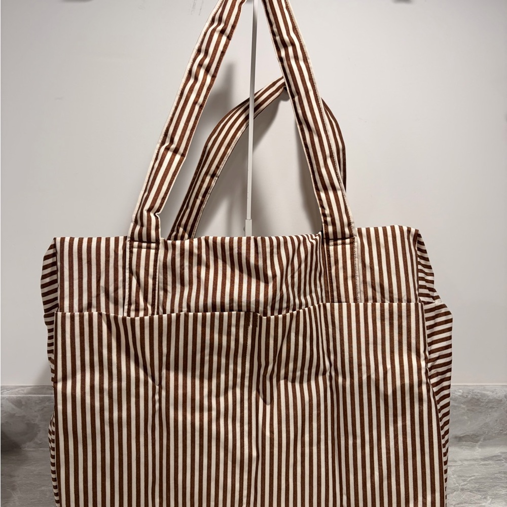 ❌❌SOLD❌❌BAGGU REGULAR CARRY ON-BROWN STRIPE